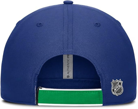 Casquette de camionneur sur scène du repêchage 2023 de la LNH des Bruins de Boston