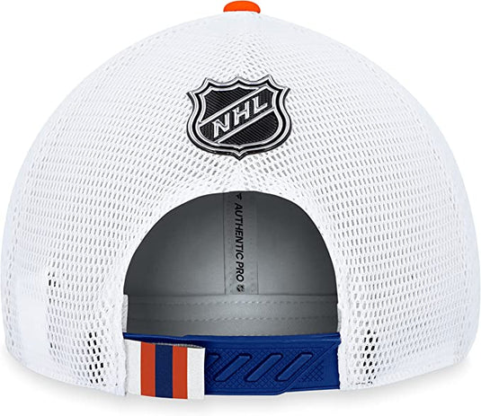 Casquette de camionneur sur scène du repêchage 2023 de la LNH des Oilers d'Edmonton