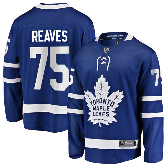 Ryan récupère le maillot à domicile des fanatiques de la LNH des Maple Leafs de Toronto