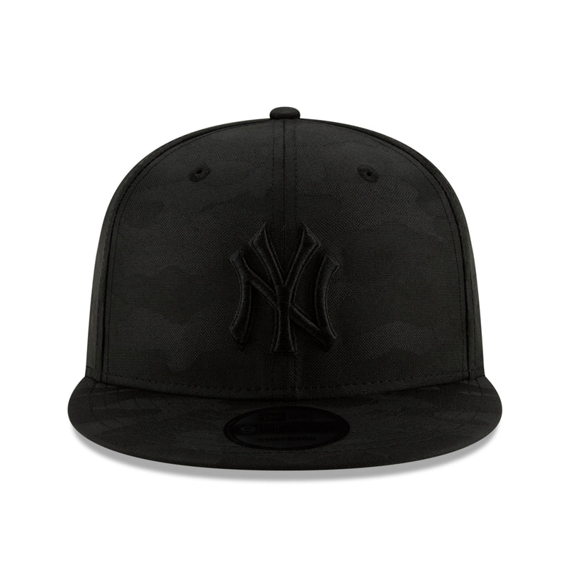 Load image into Gallery viewer, New York Yankees MLB Blackout Camo Play Cap
