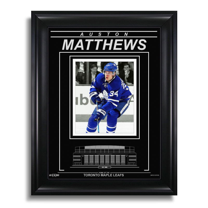Chargez l&#39;image dans la visionneuse de la galerie, Photo encadrée gravée des Maple Leafs de Toronto d&#39;Auston Matthews - Pleins feux sur l&#39;action
