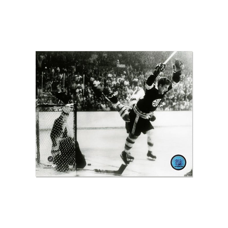 Chargez l&#39;image dans la visionneuse de la galerie, Bobby Orr Boston Bruins Photo encadrée gravée – Le but
