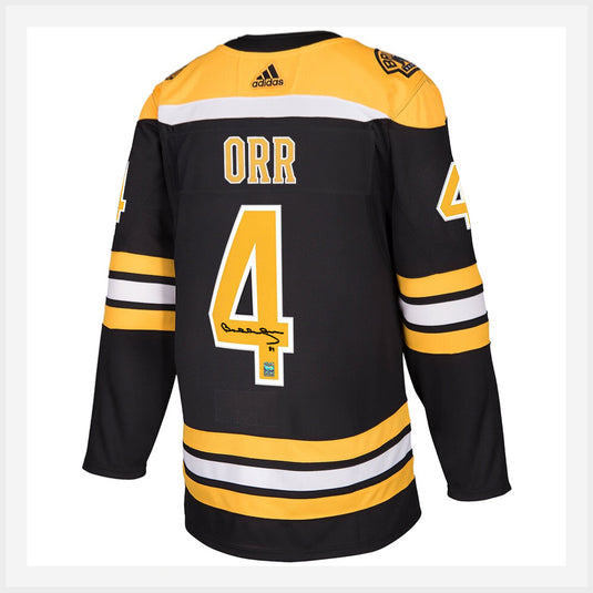 Bobby Orr a signé le maillot domicile des Bruins de Boston