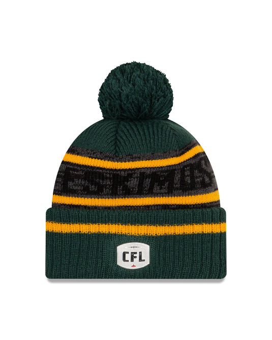 Tuque en tricot de sport sur le terrain des Eskimos d'Edmonton de la LCF