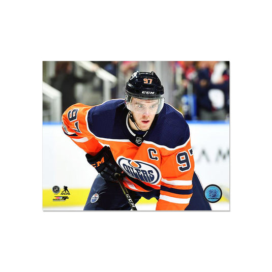 Connor McDavid Edmonton Oilers Photo encadrée gravée – Capitaine Gros plan