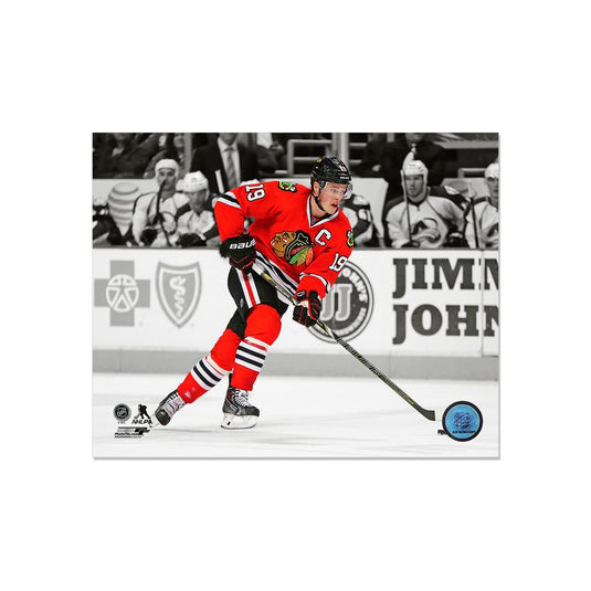 Photo encadrée gravée des Blackhawks de Chicago de Jonathan Toews - Pleins feux sur l'action