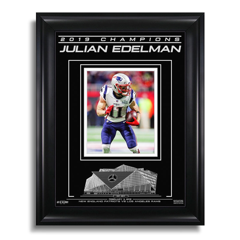 Chargez l&#39;image dans la visionneuse de la galerie, Julian Edelman New England Patriots Super Bowl LIII Champions Photo encadrée gravée
