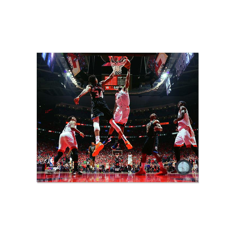 Chargez l&#39;image dans la visionneuse de la galerie, Kawhi Leonard Toronto Raptors Photo encadrée gravée – Dunk des séries éliminatoires 2019
