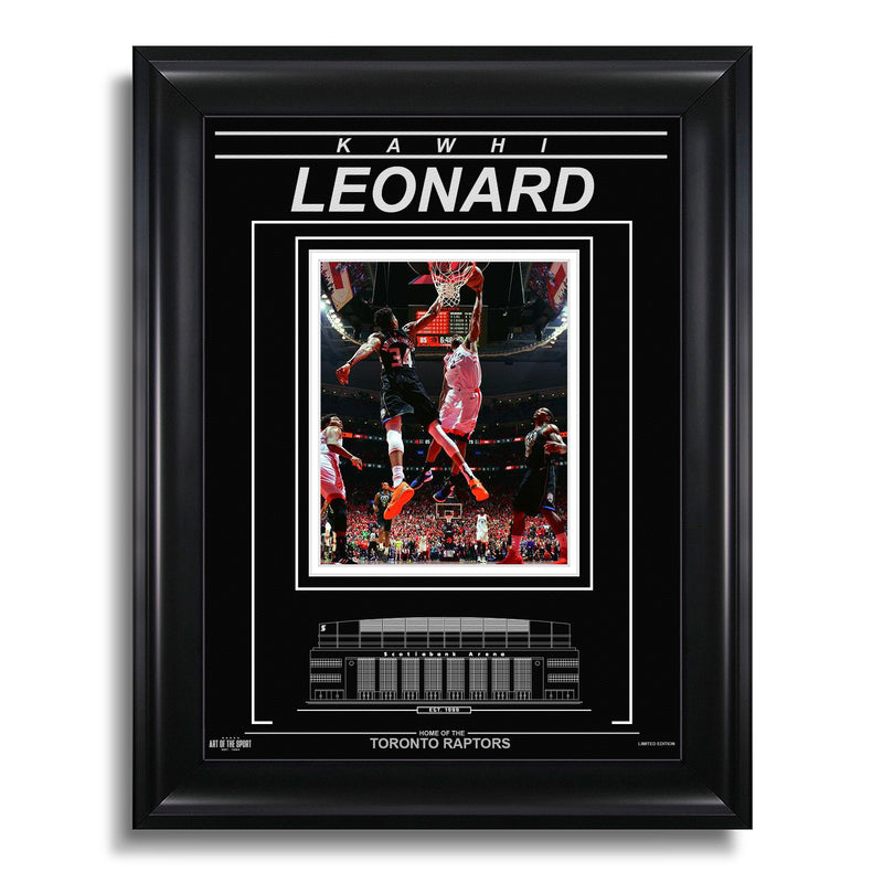 Chargez l&#39;image dans la visionneuse de la galerie, Kawhi Leonard Toronto Raptors Photo encadrée gravée – Dunk des séries éliminatoires 2019
