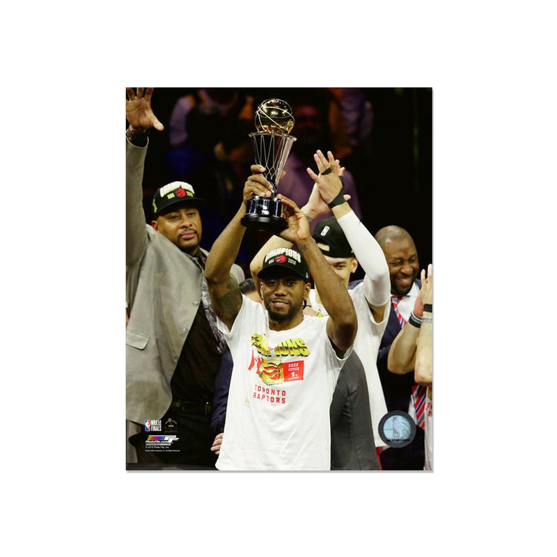 Chargez l&#39;image dans la visionneuse de la galerie, Kawhi Leonard Toronto Raptors Photo encadrée gravée – MVP des séries éliminatoires 2019
