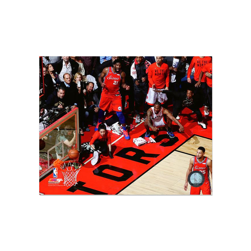 Chargez l&#39;image dans la visionneuse de la galerie, Kawhi Leonard Toronto Raptors Photo encadrée gravée – Un moment dans le temps
