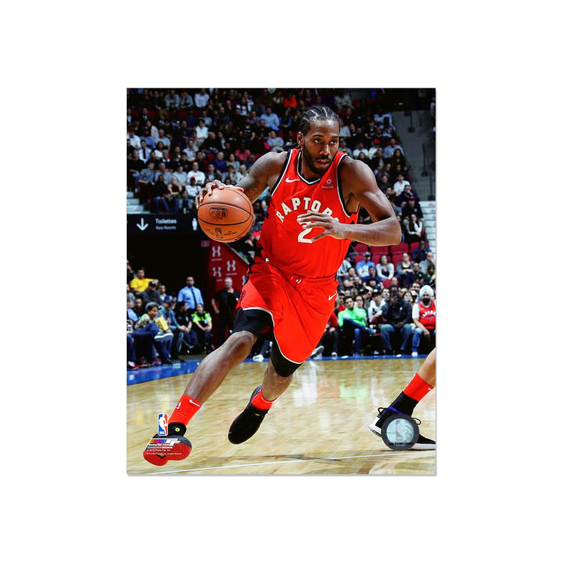 Chargez l&#39;image dans la visionneuse de la galerie, Kawhi Leonard Toronto Raptors Photo encadrée gravée – Action
