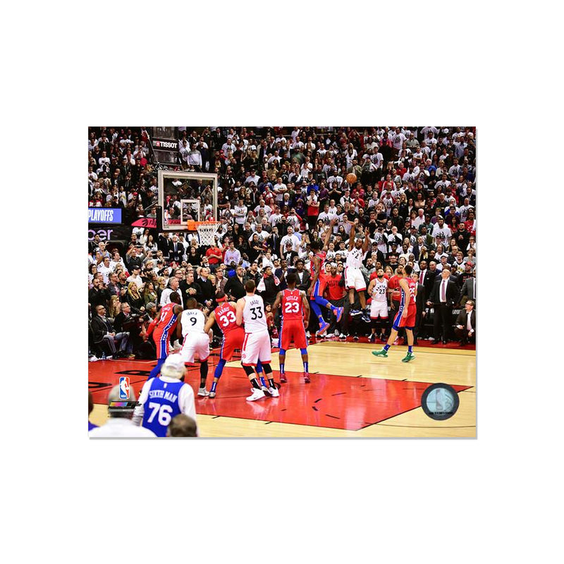 Chargez l&#39;image dans la visionneuse de la galerie, Kawhi Leonard Toronto Raptors Photo encadrée gravée – Game 7 Buzzer Beater
