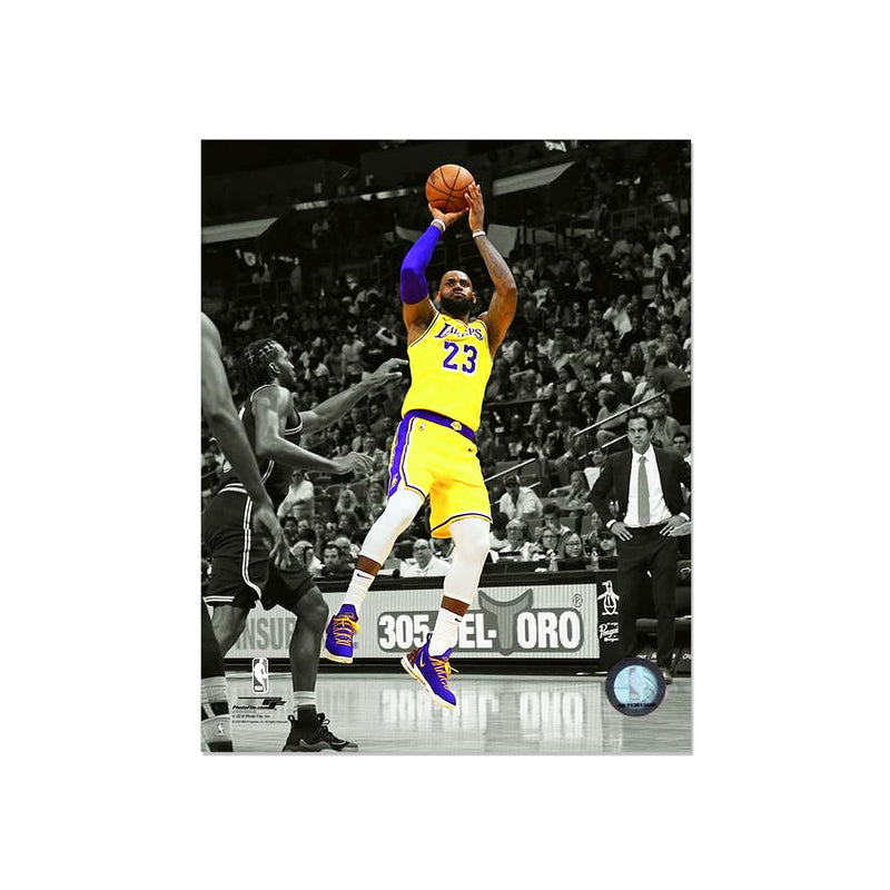 Chargez l&#39;image dans la visionneuse de la galerie, LeBron James Los Angeles Lakers Photo encadrée gravée – Action Spotlight
