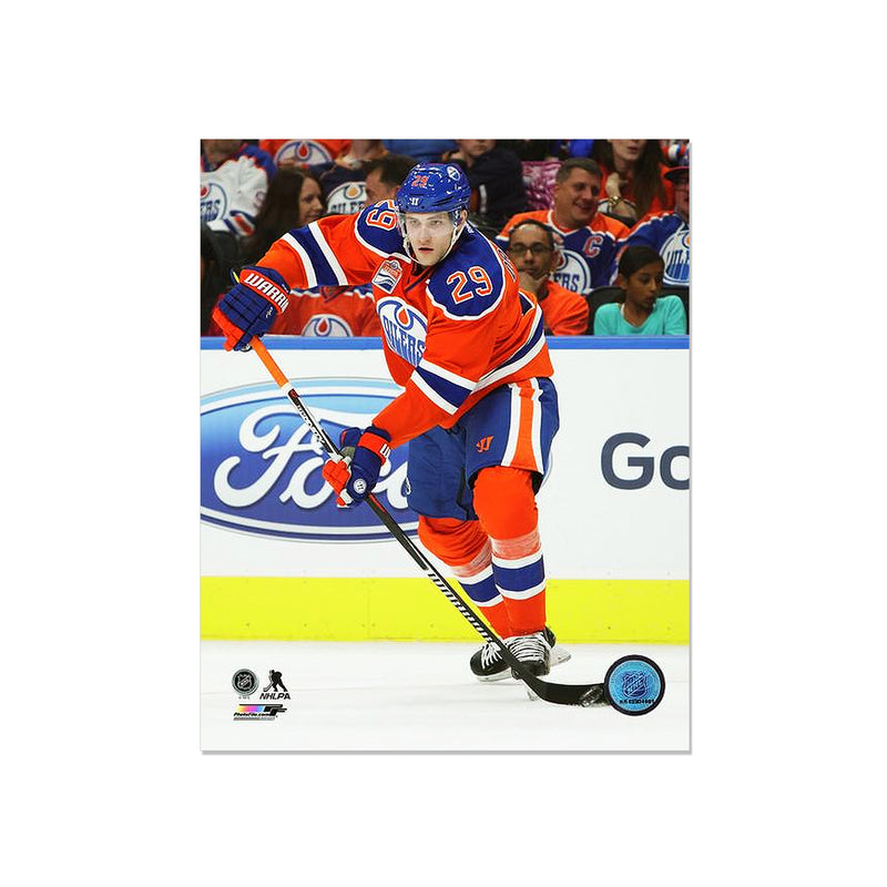 Chargez l&#39;image dans la visionneuse de la galerie, Leon Draisaitl Edmonton Oilers Photo encadrée gravée – Action Flex
