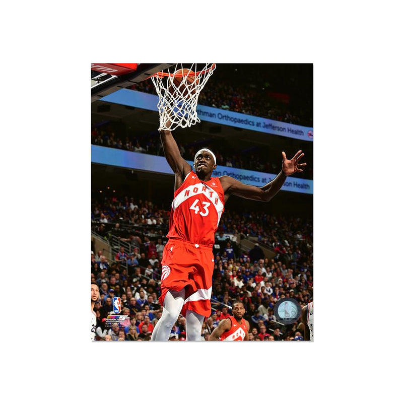 Chargez l&#39;image dans la visionneuse de la galerie, Pascal Siakam Toronto Raptors Photo encadrée gravée – Dunk
