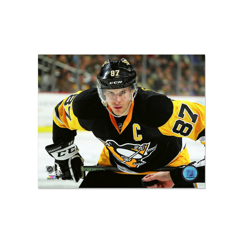 Chargez l&#39;image dans la visionneuse de la galerie, Photo encadrée gravée des Penguins de Pittsburgh de Sidney Crosby - Gros plan
