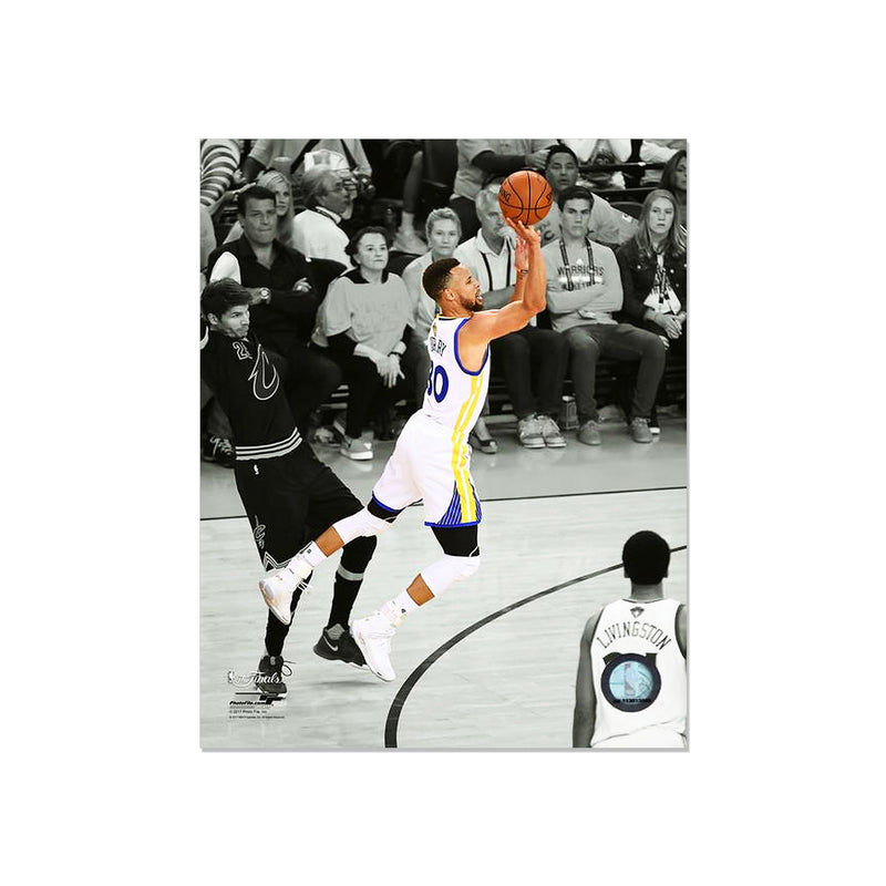 Chargez l&#39;image dans la visionneuse de la galerie, Stephen Curry Golden State Warriors Photo encadrée gravée – Action Spotlight

