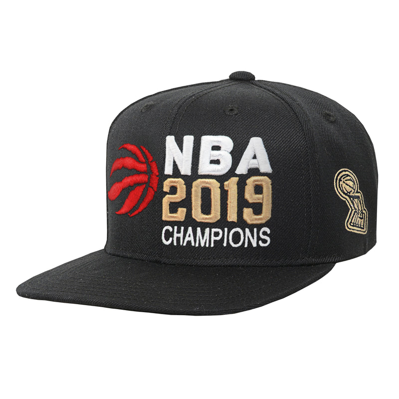 Chargez l&#39;image dans la visionneuse de la galerie, Casquette noire à bord plat pour jeunes des Raptors de Toronto NBA 2019 Champions
