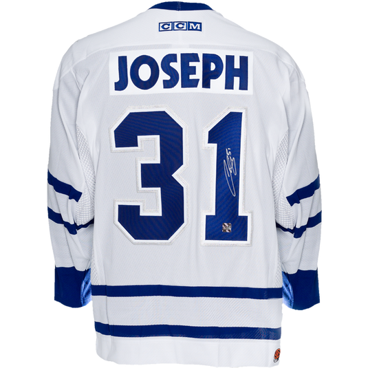 Curtis Joseph a signé le maillot extérieur des Maple Leafs de Toronto