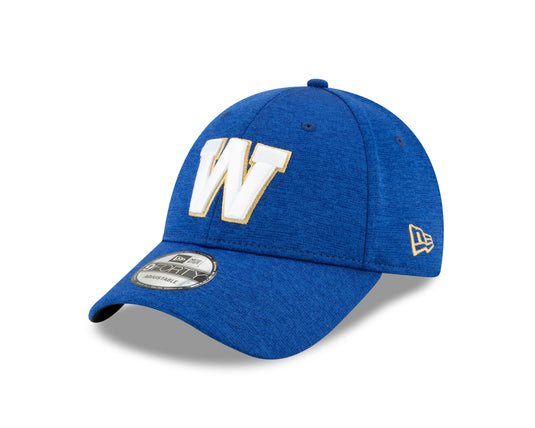 Casquette 9FORTY sur le terrain de la LCF des Blue Bombers de Winnipeg