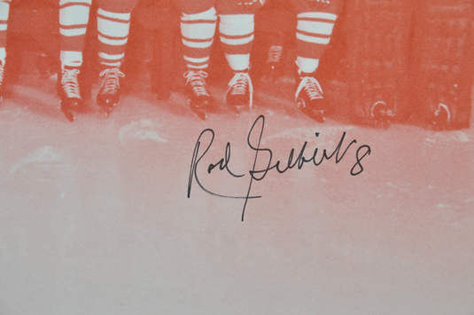 Rod Gilbert a signé le livre à couverture rigide Équipe Canada 1972 : 40e anniversaire