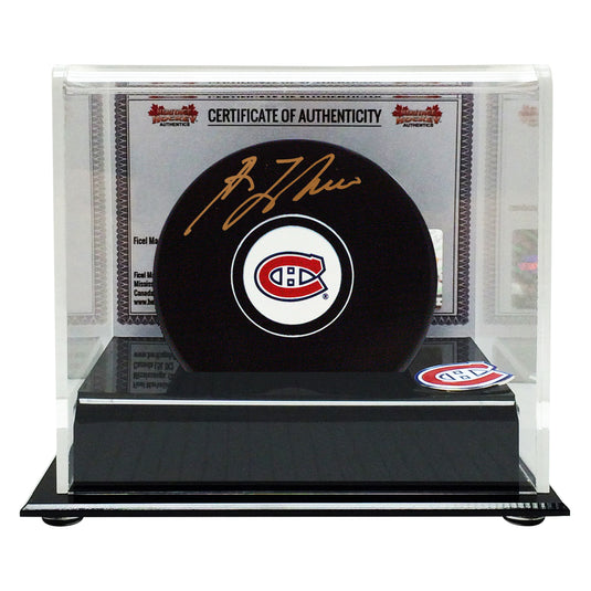 Guy Lafleur a signé une rondelle des Canadiens de Montréal