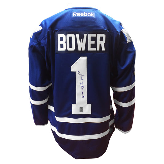 Johnny Bower a signé le maillot domicile des Maple Leafs de Toronto
