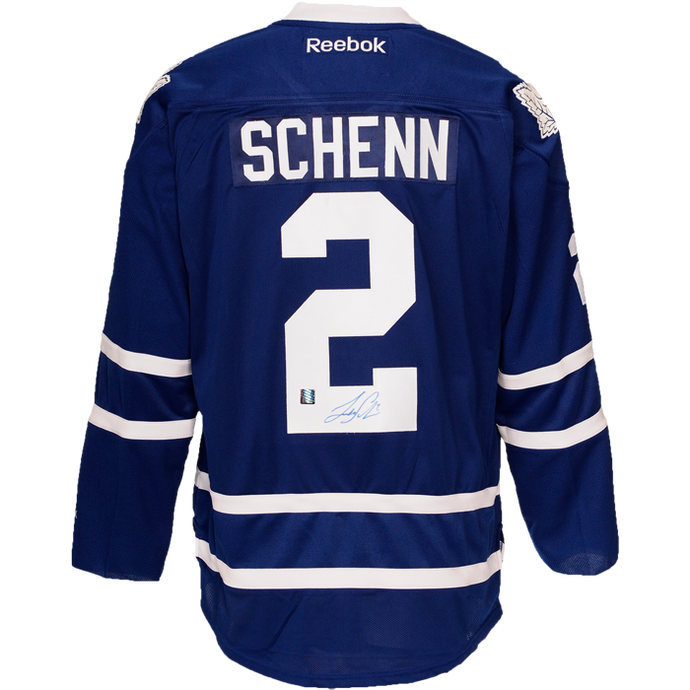 Luke Schenn a signé le maillot des Maple Leafs de Toronto