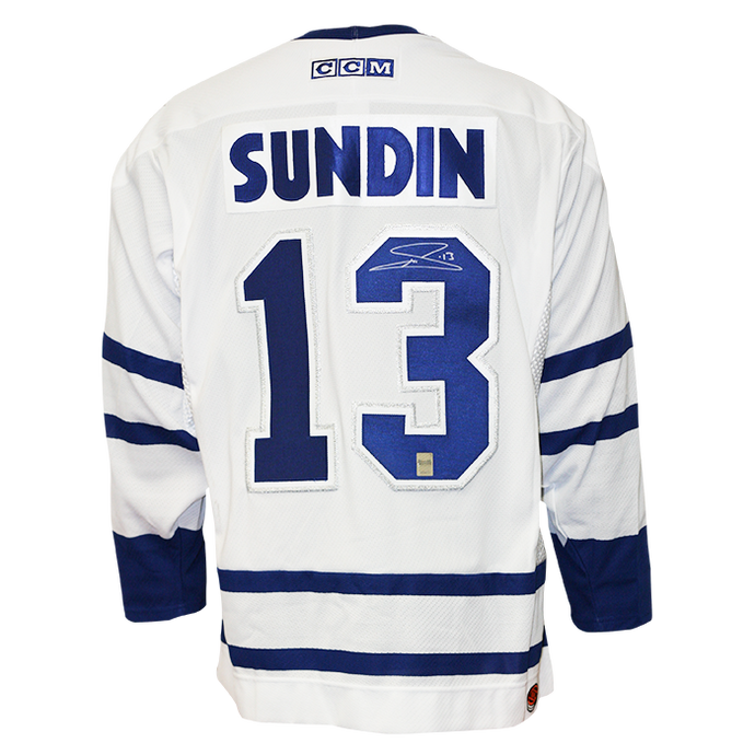 Mats Sundin a signé le maillot des Maple Leafs de Toronto