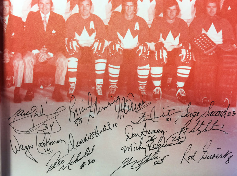 Chargez l&#39;image dans la visionneuse de la galerie, Équipe Canada 1972 : Livre relié du 40e anniversaire signé par 24 joueurs

