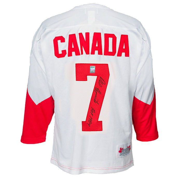 Phil Esposito a signé le maillot de la série Summit '72 d'Équipe Canada
