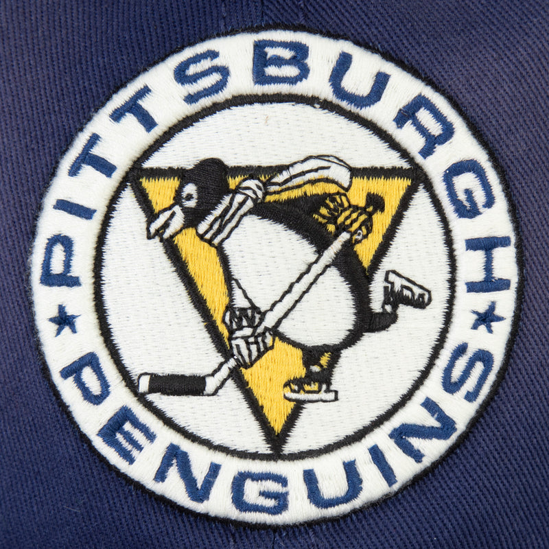 Chargez l&#39;image dans la visionneuse de la galerie, Casquette réglable de camionneur True Classic NHL des Penguins de Pittsburgh
