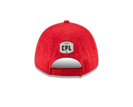 Casquette 9FORTY sur le terrain de la LCF des Redblacks d'Ottawa